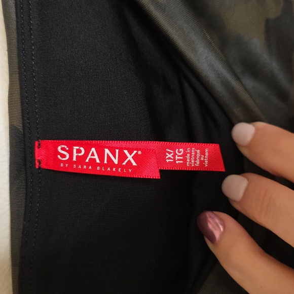 Spanx Size 1x Camouflage Leggings - Picture 2 of 2